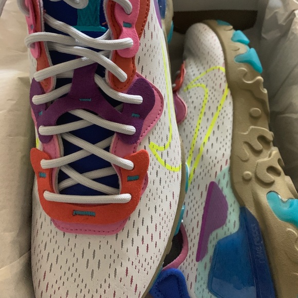 NIKE React Vision in Photon Dust/Hyper Blue - Picture 7 of 8